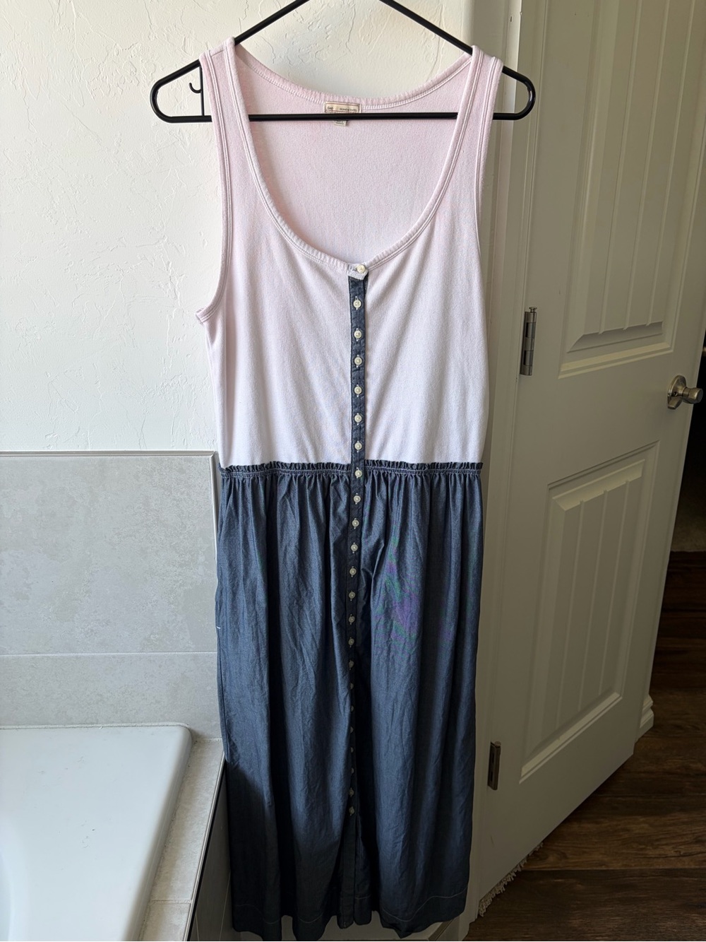 GAP Sleeveless Two-Tone Button-Front Midi Dress in Light Pink and chambray